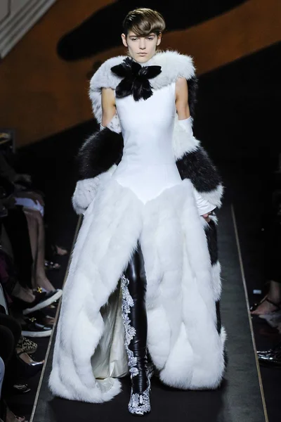 Look 17